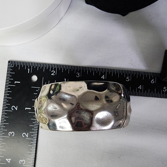 Silver Wide Hammered Style Hinge / Clamper Bracelet  New - Picture 5 of 6